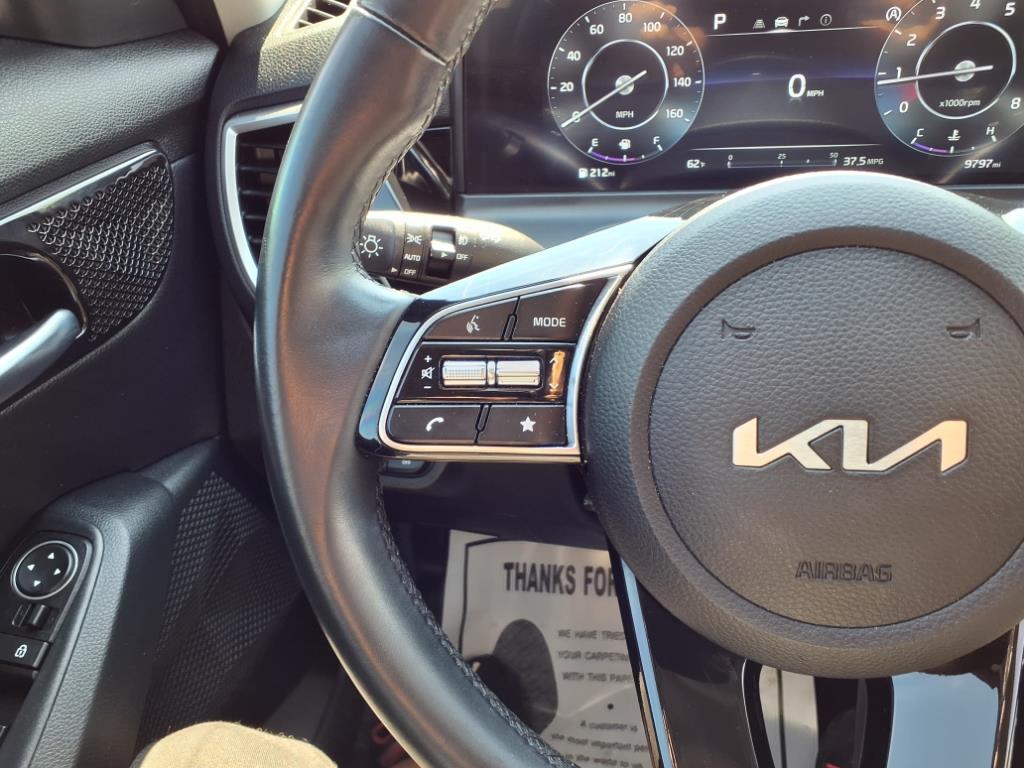 Vehicle image 14 of 18