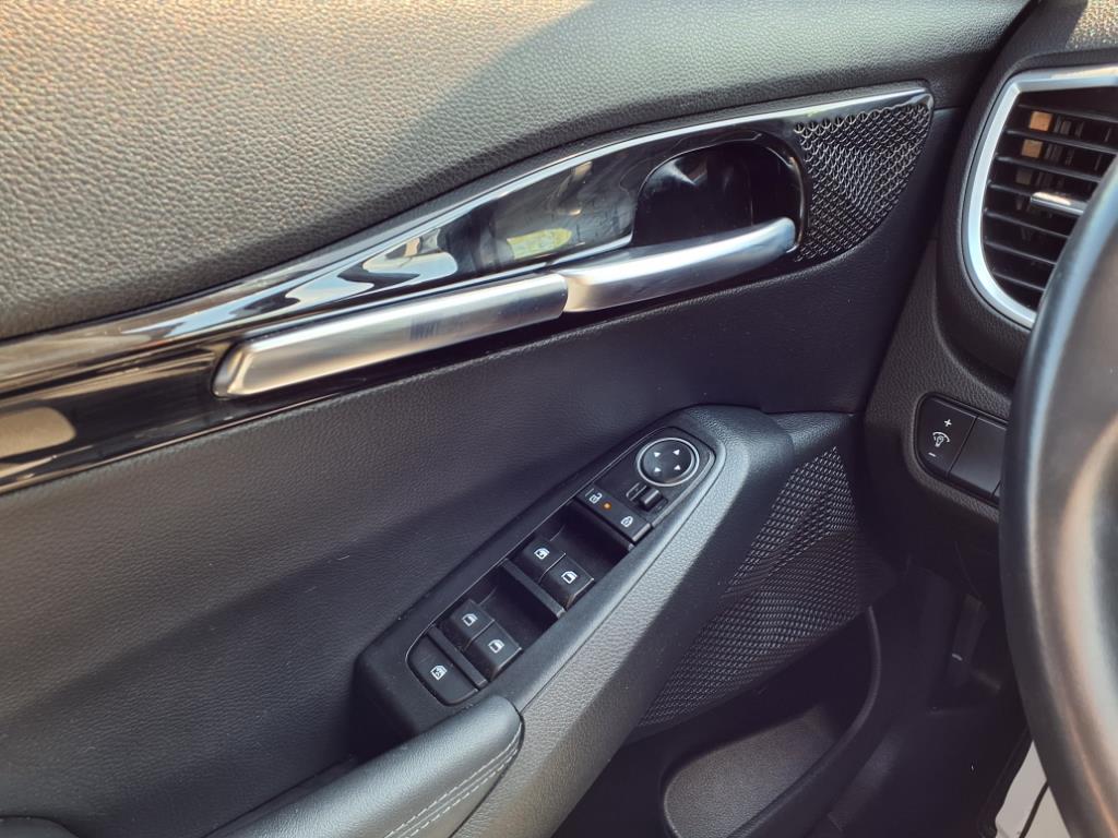 Vehicle image 18 of 18