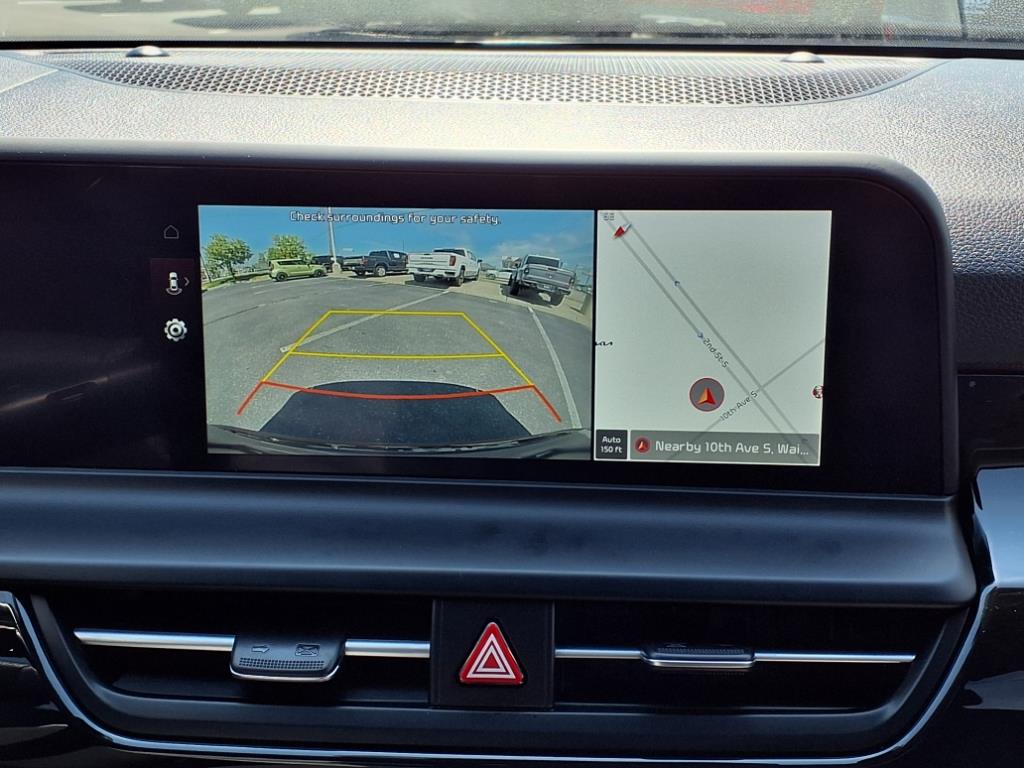 Vehicle image 11 of 18