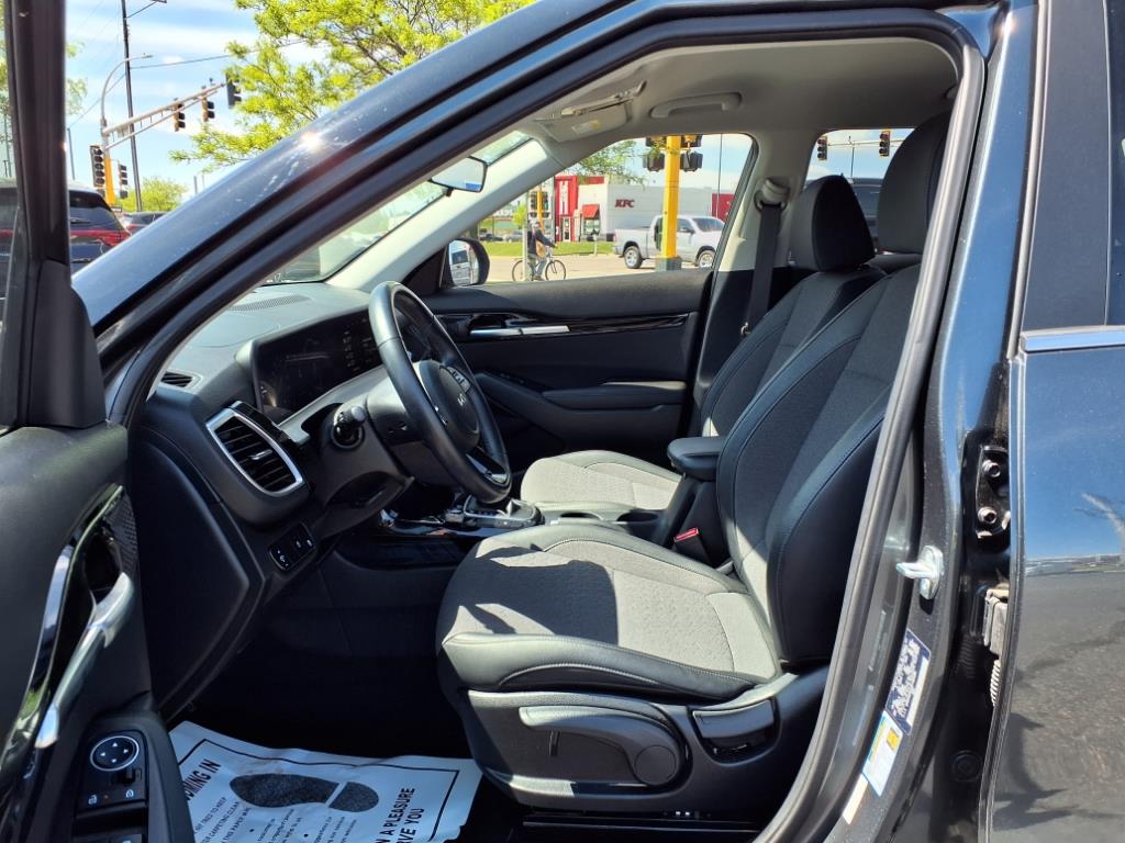 Vehicle image 7 of 18
