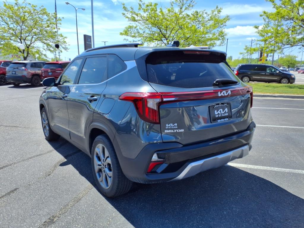 Vehicle image 4 of 18