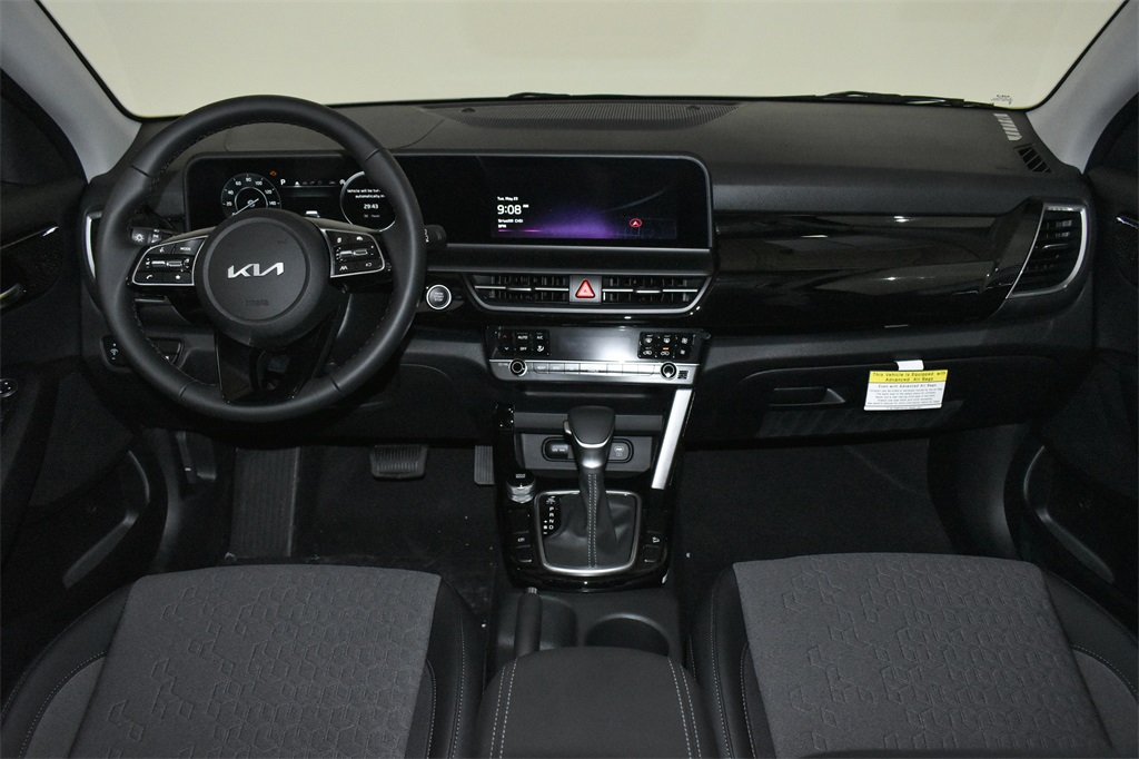 Vehicle image 22 of 25