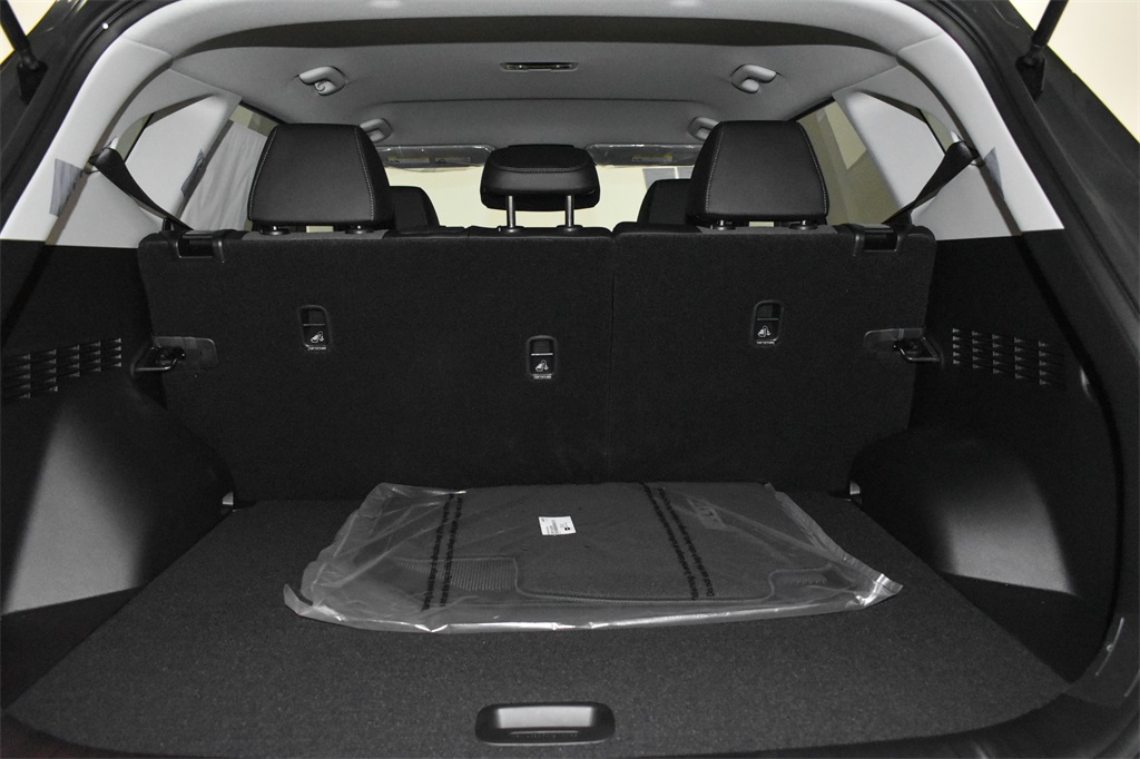 Vehicle image 19 of 25