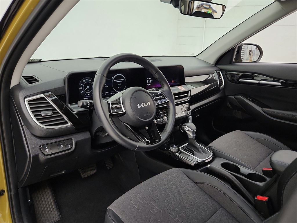 Vehicle image 15 of 30
