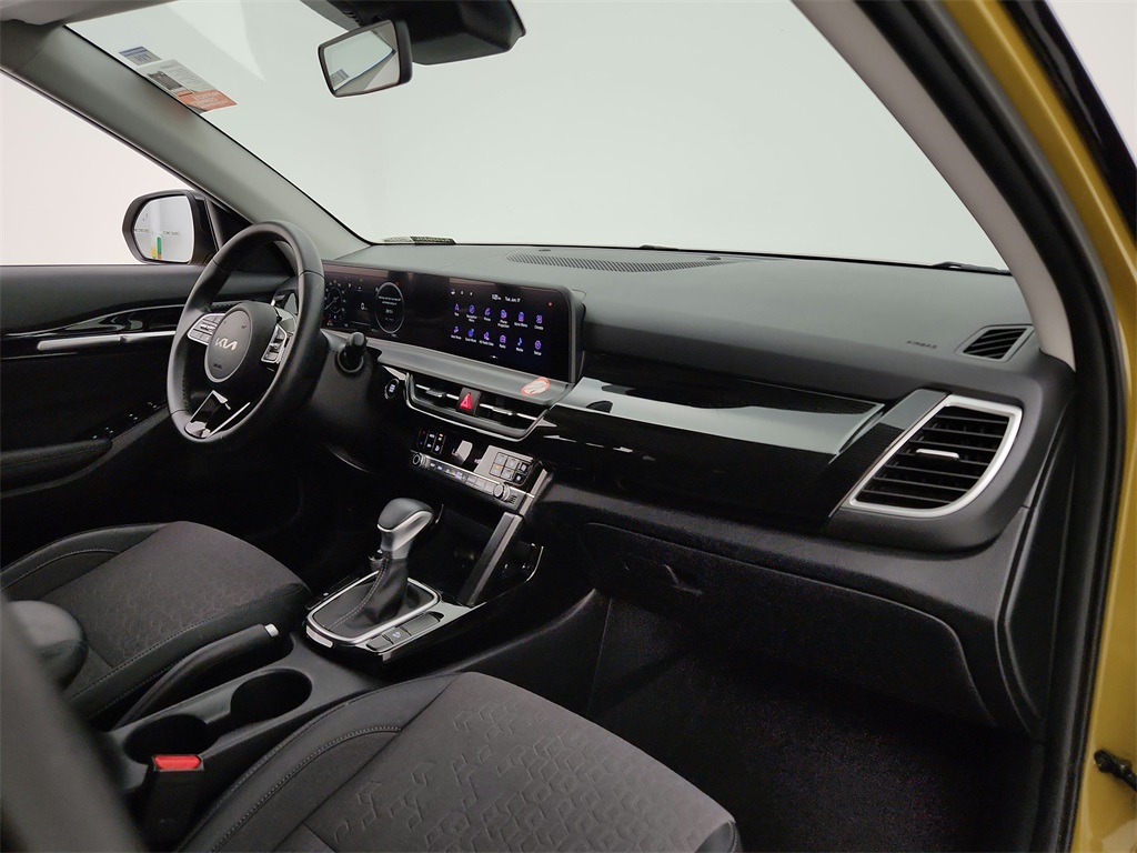 Vehicle image 14 of 30
