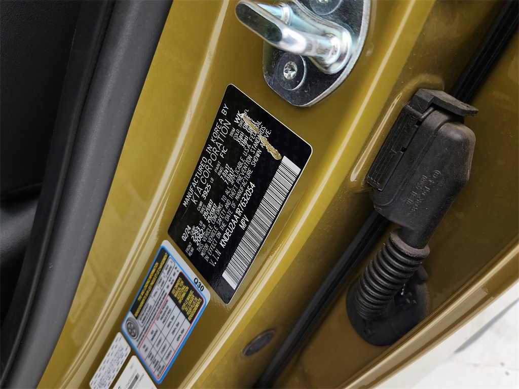 Vehicle image 27 of 30