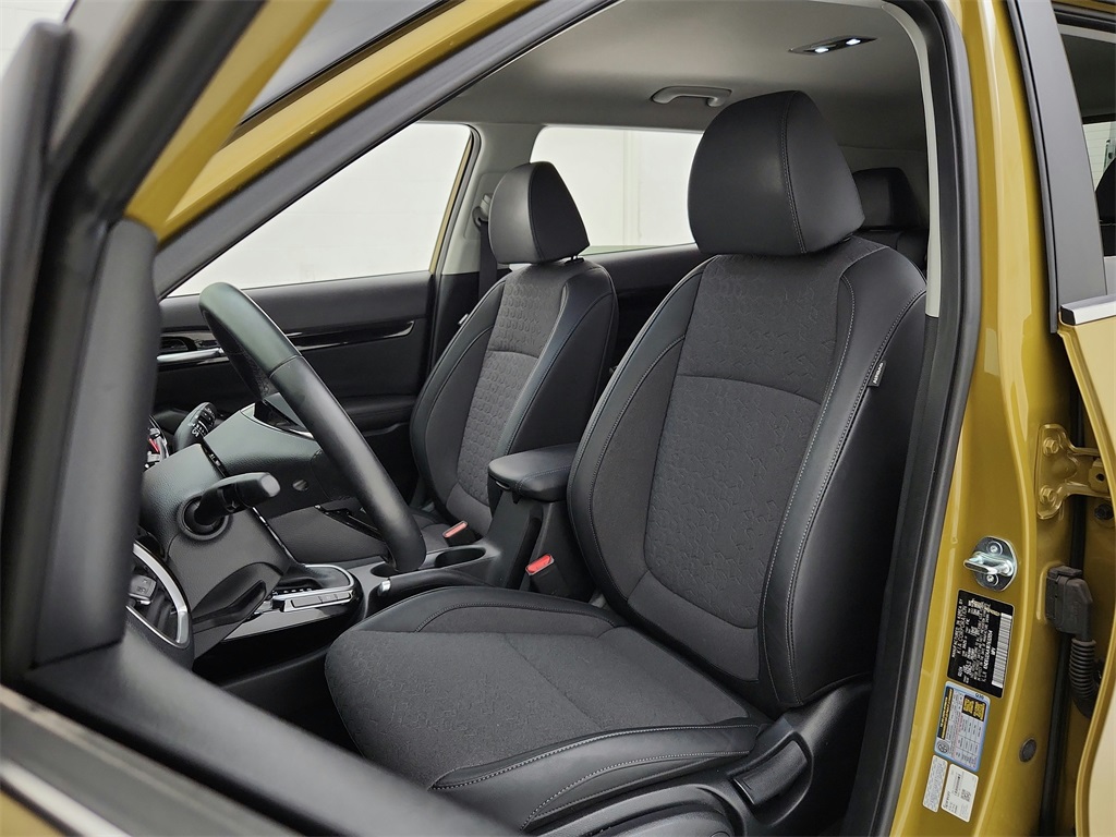 Vehicle image 10 of 30