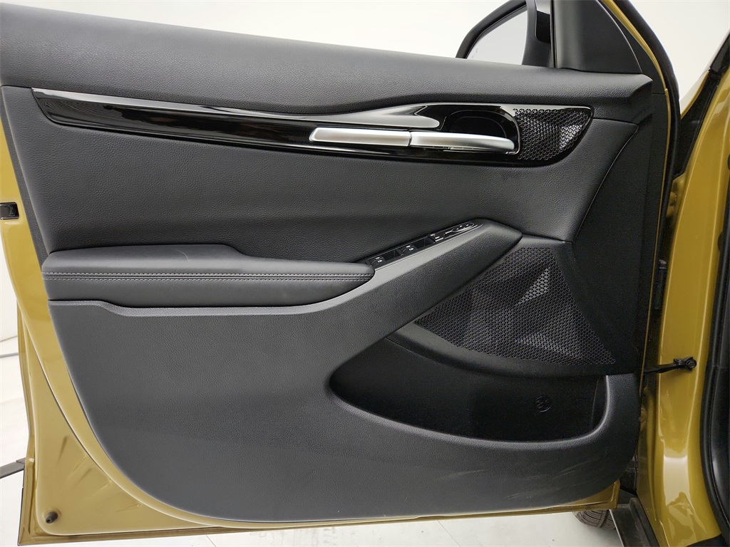 Vehicle image 22 of 30
