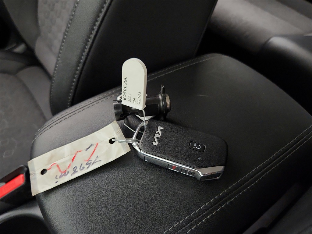 Vehicle image 26 of 30
