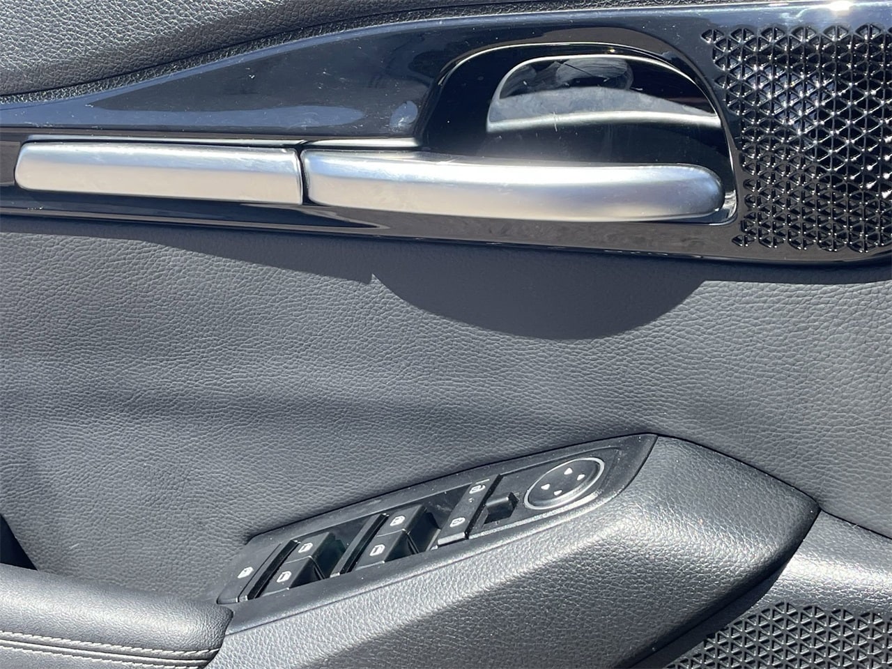 Vehicle image 20 of 30