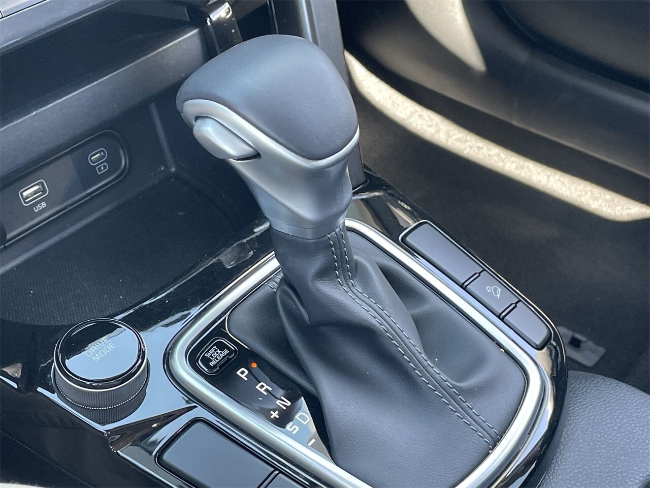 Vehicle image 28 of 30