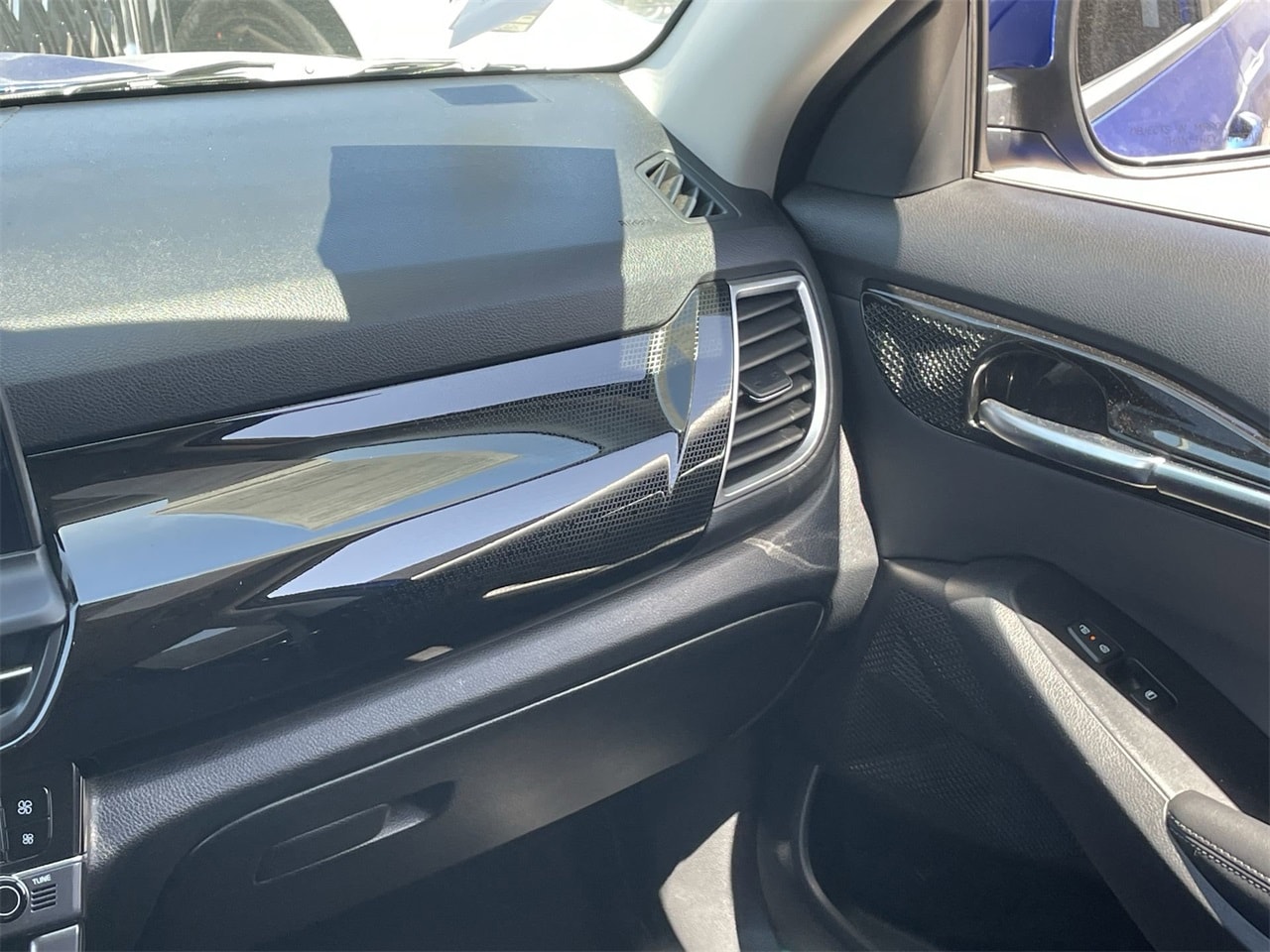 Vehicle image 15 of 30