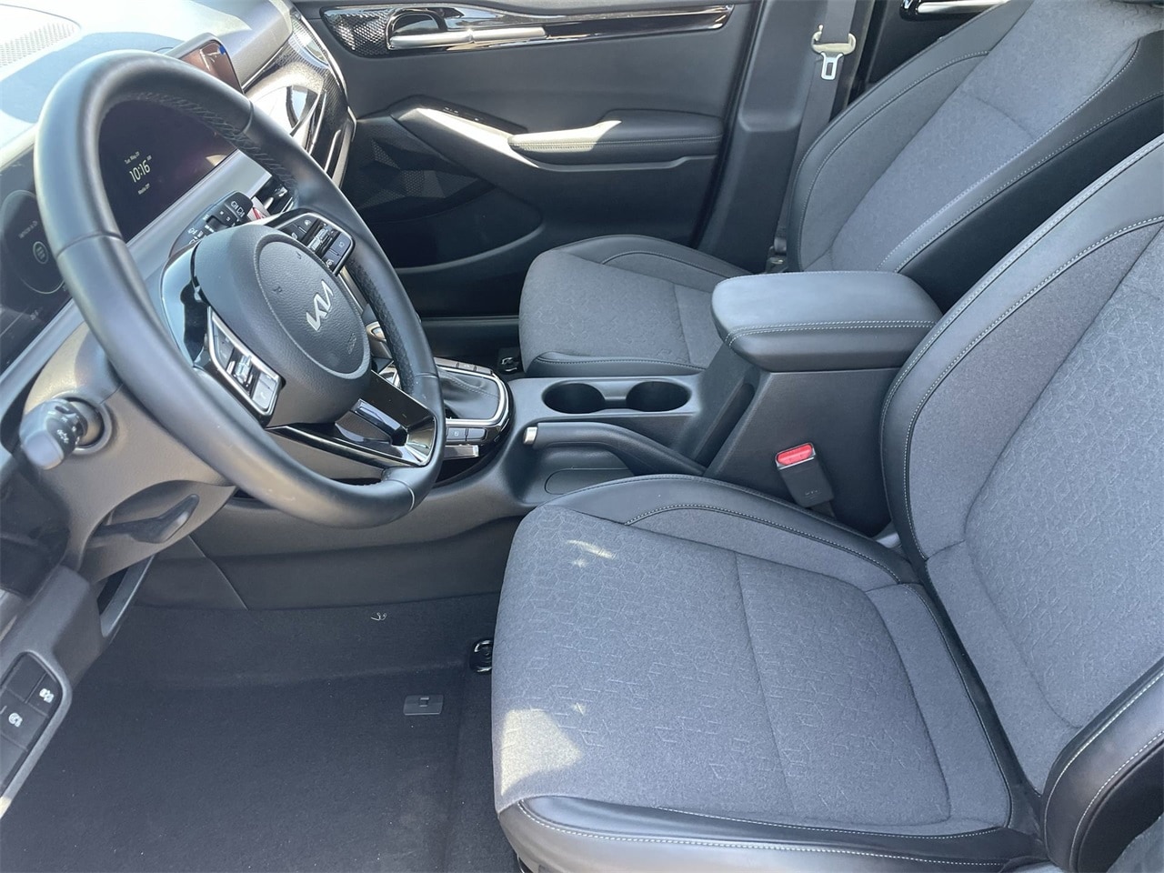 Vehicle image 18 of 30