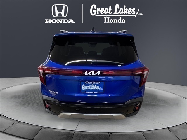 Vehicle image 7 of 18