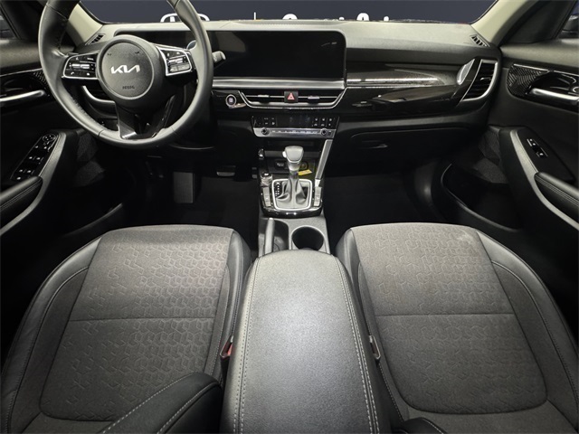 Vehicle image 17 of 18
