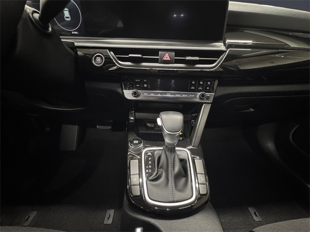 Vehicle image 16 of 18