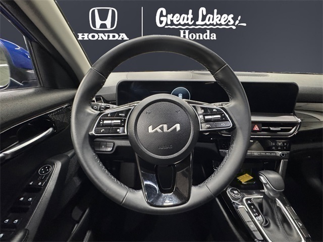 Vehicle image 14 of 18