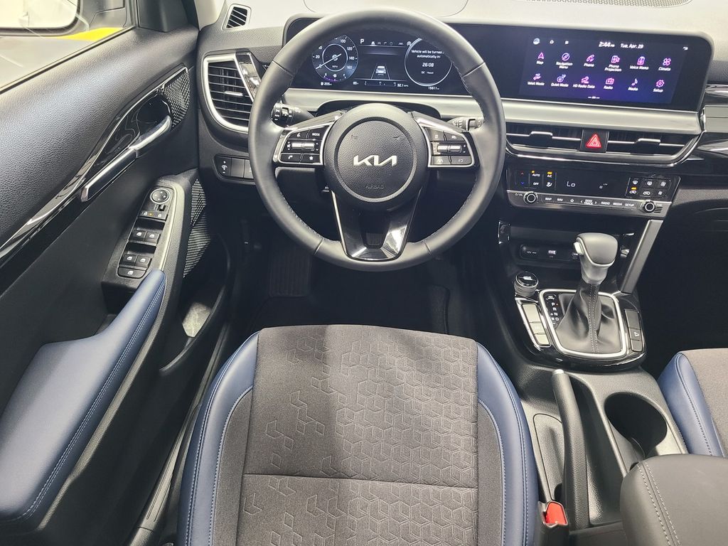 Vehicle image 29 of 40