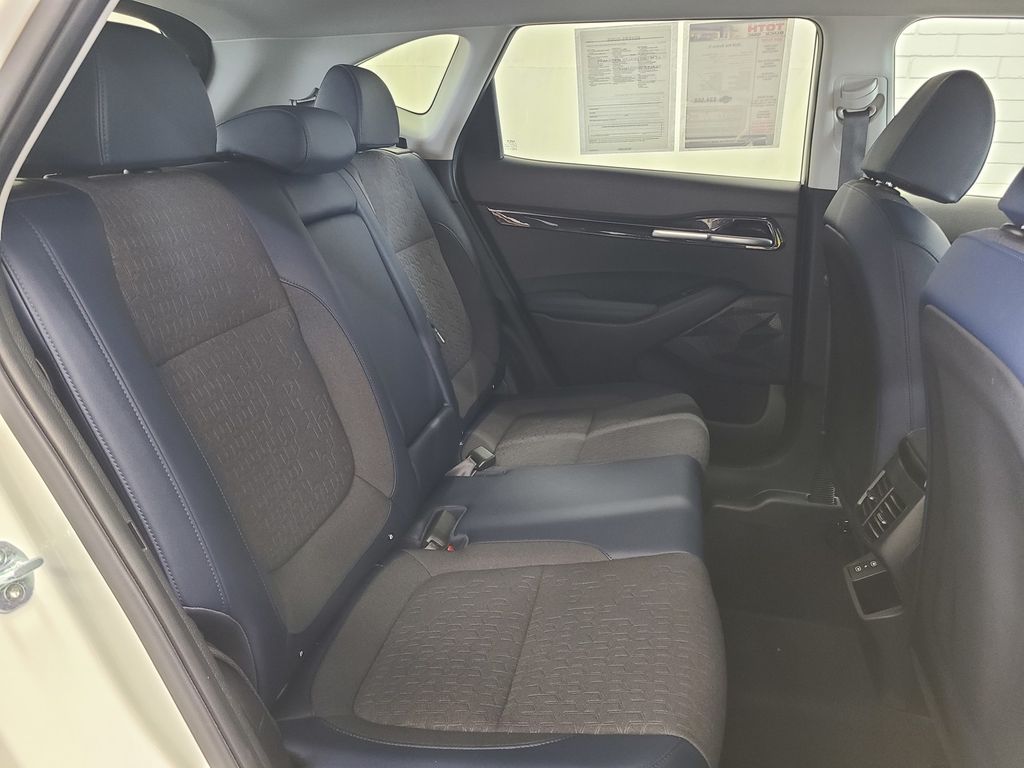 Vehicle image 21 of 40