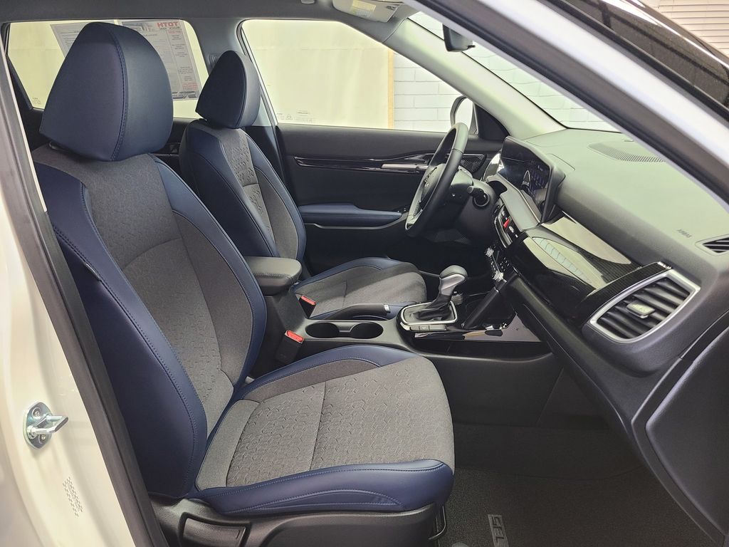 Vehicle image 23 of 40