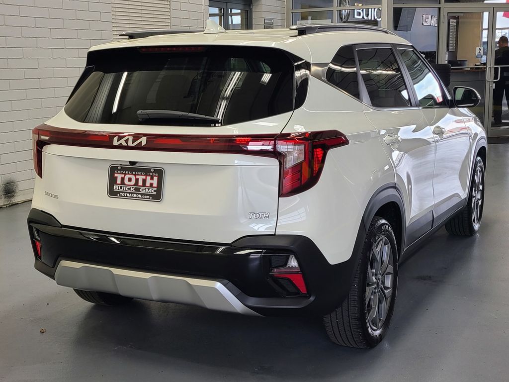 Vehicle image 6 of 40