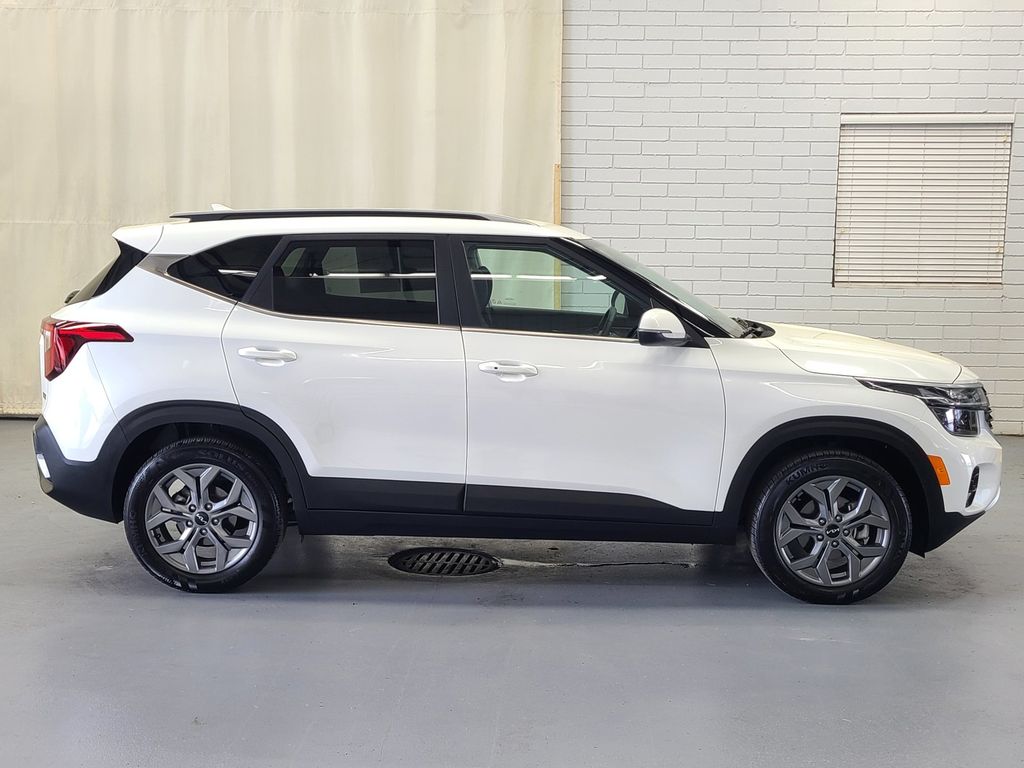 Vehicle image 5 of 40
