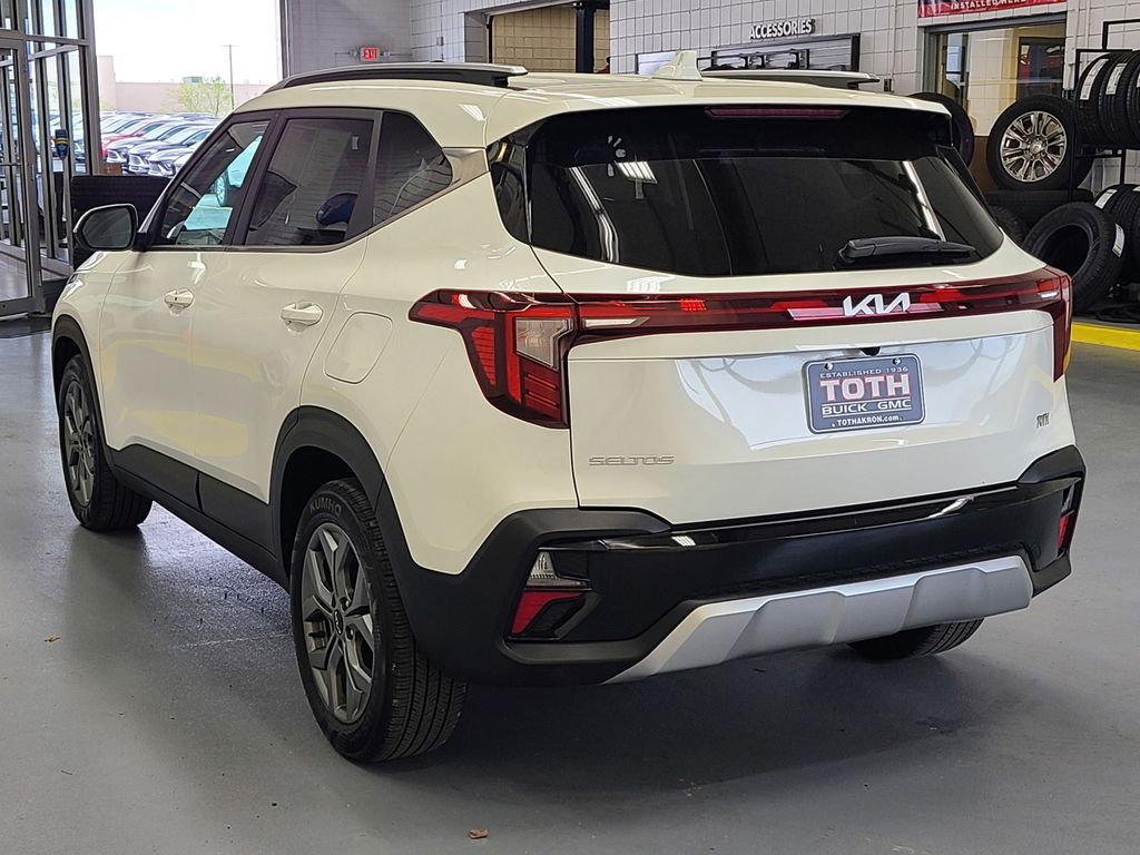 Vehicle image 8 of 40