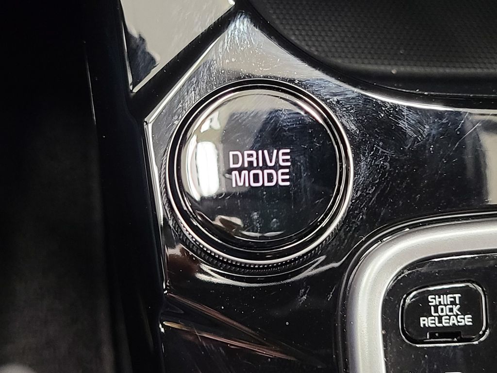 Vehicle image 39 of 40