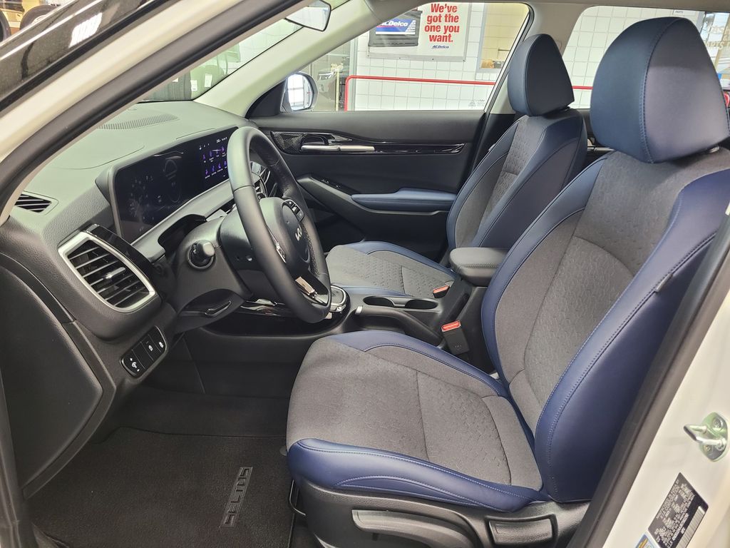 Vehicle image 19 of 40