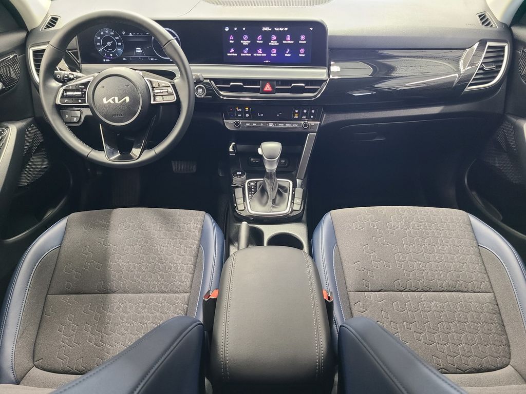 Vehicle image 11 of 40