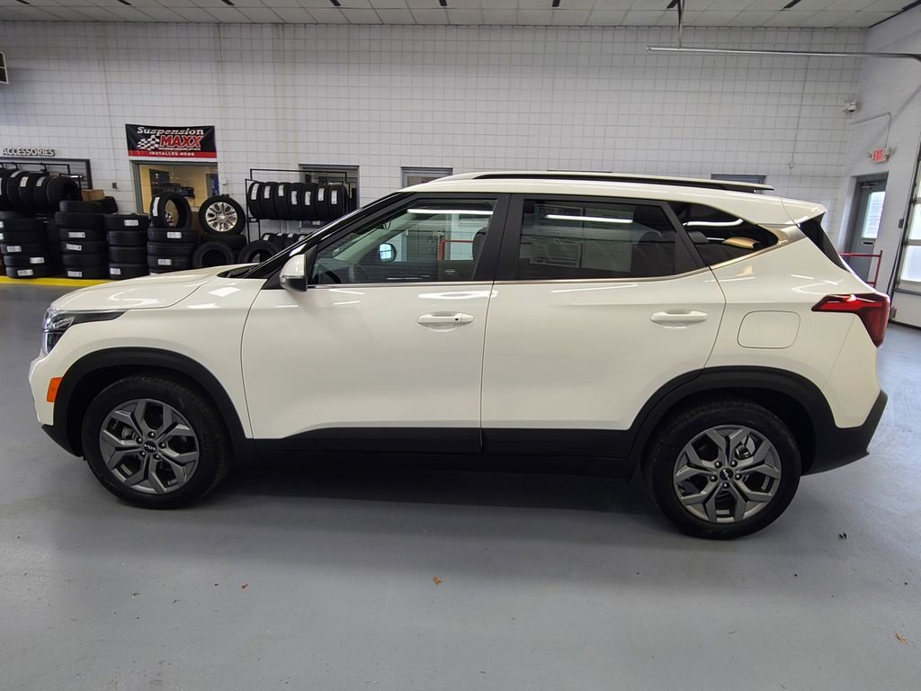 Vehicle image 9 of 40