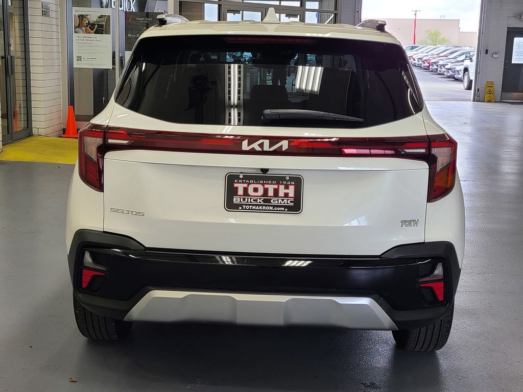 Vehicle image 7 of 40