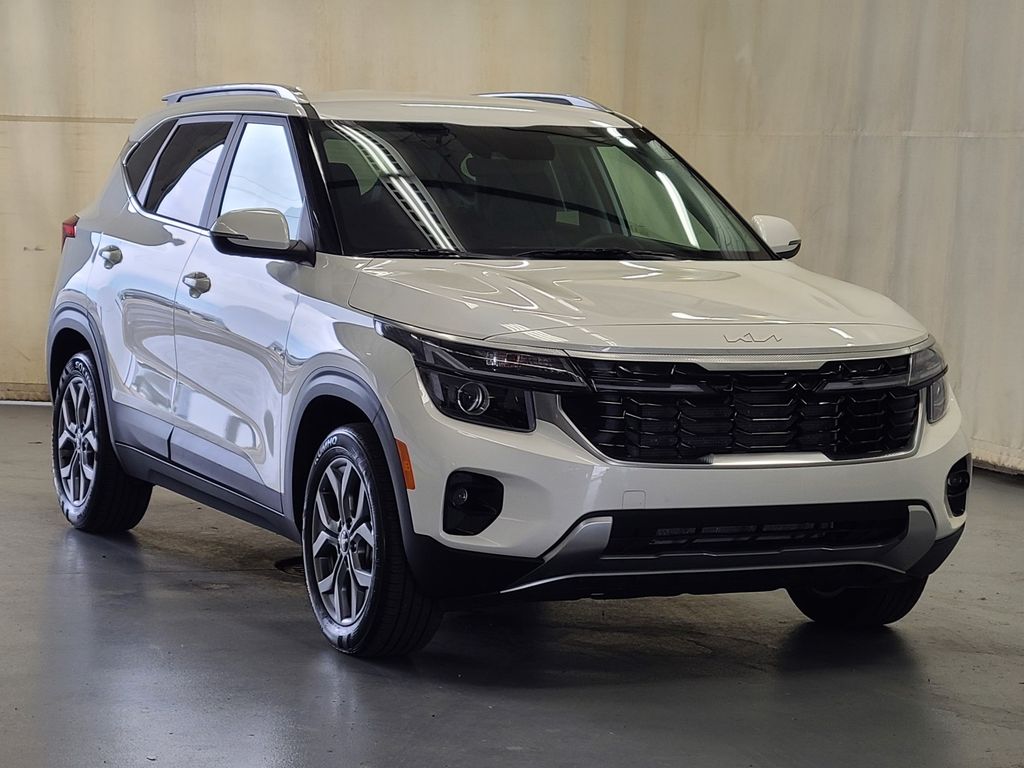 Vehicle image 3 of 40