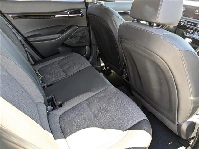 Vehicle image 21 of 24