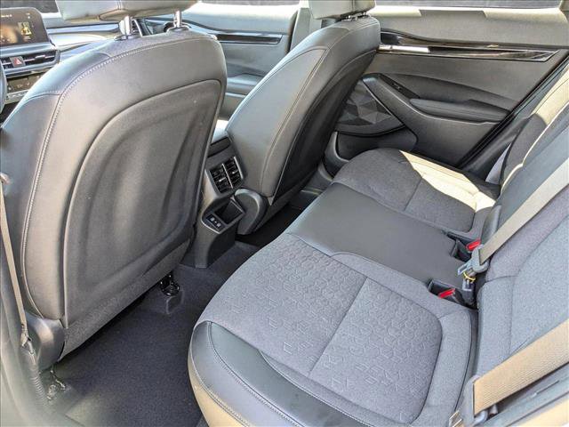 Vehicle image 18 of 24