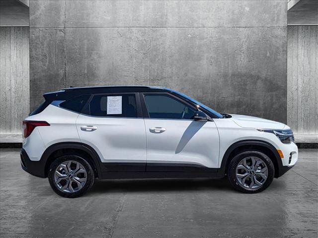 Vehicle image 4 of 24