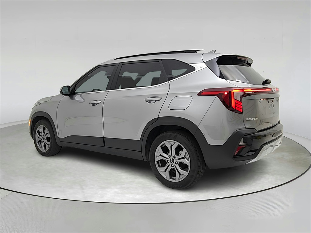 Vehicle image 7 of 29