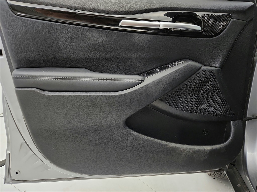 Vehicle image 22 of 29