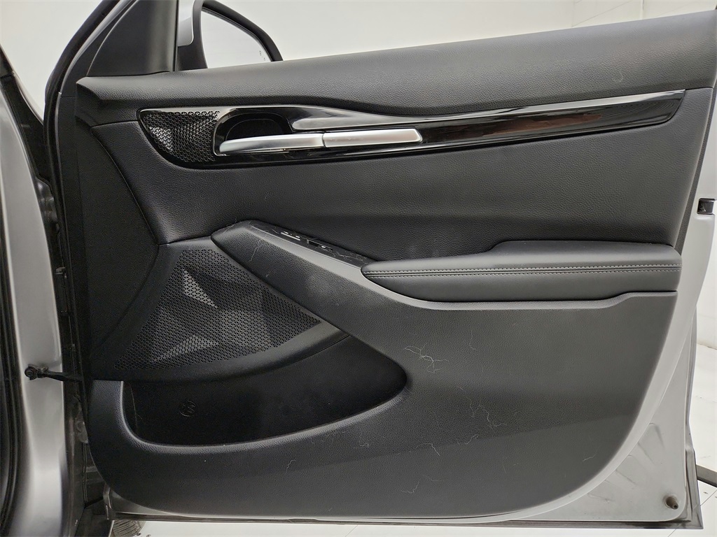 Vehicle image 23 of 29