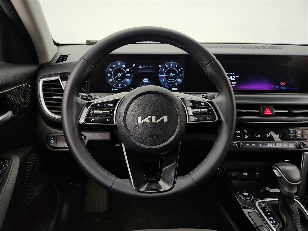 Vehicle image 16 of 29