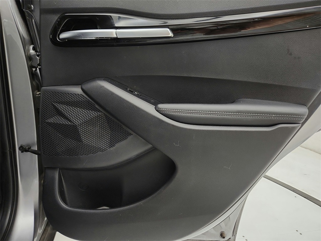 Vehicle image 28 of 29