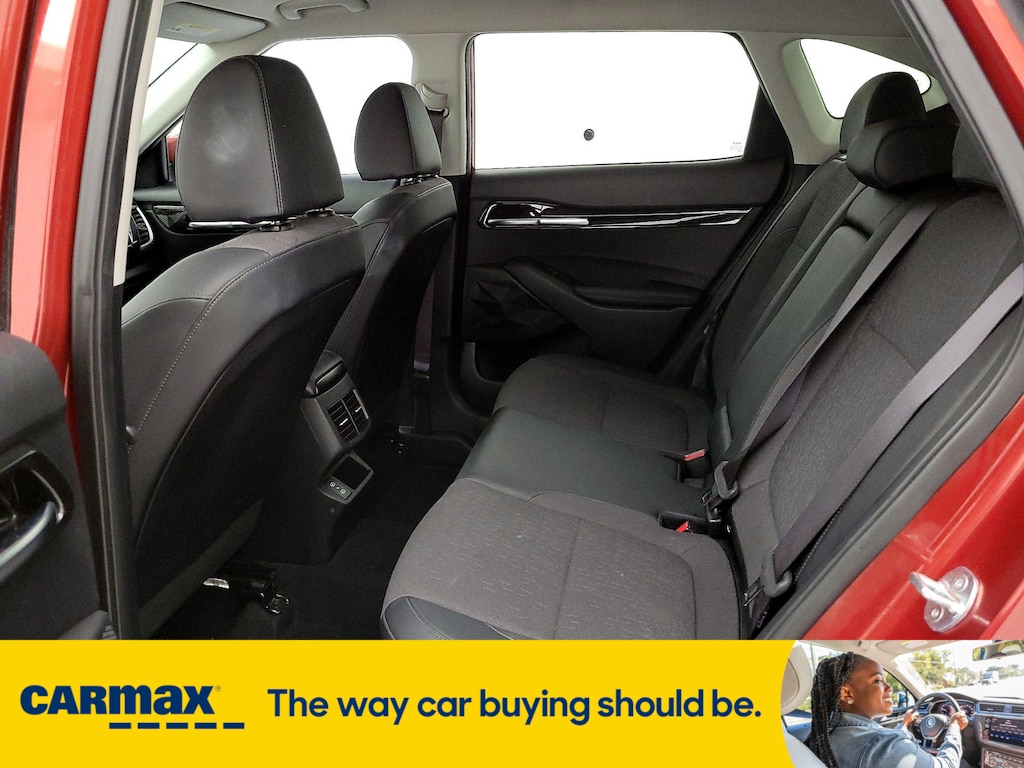 Vehicle image 11 of 28