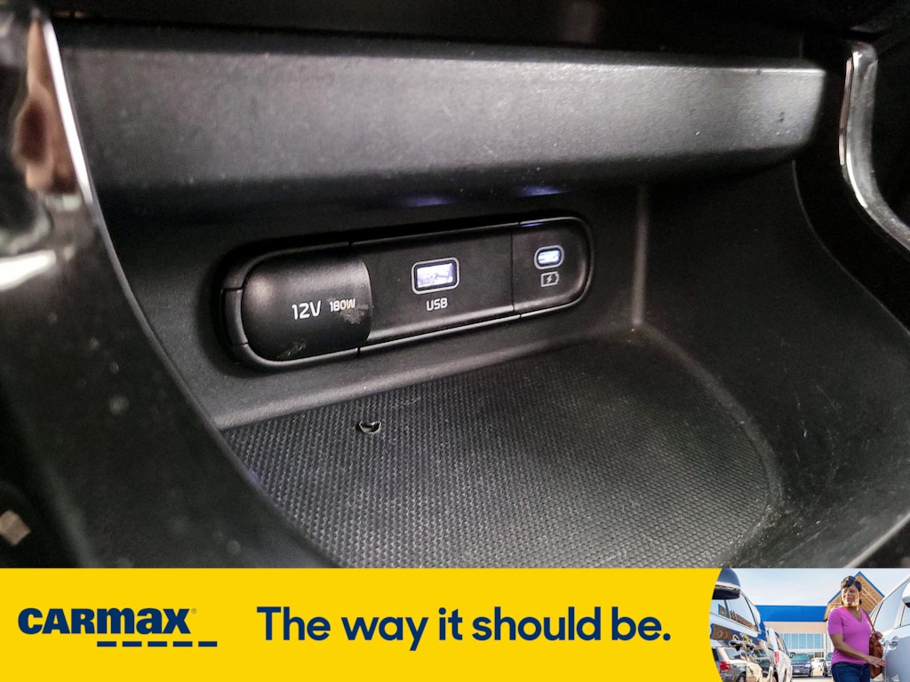 Vehicle image 22 of 28