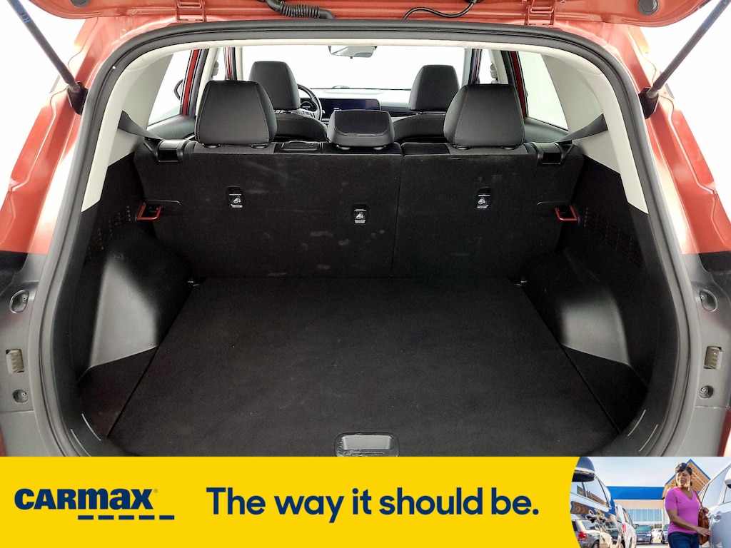 Vehicle image 10 of 28