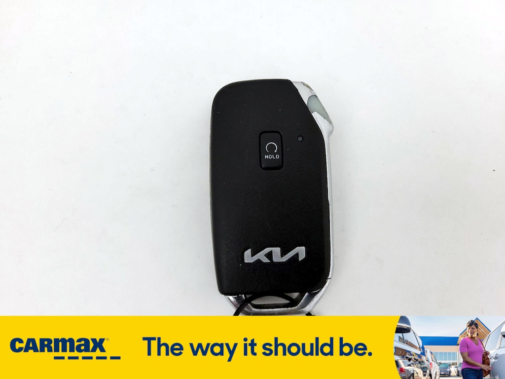 Vehicle image 17 of 28
