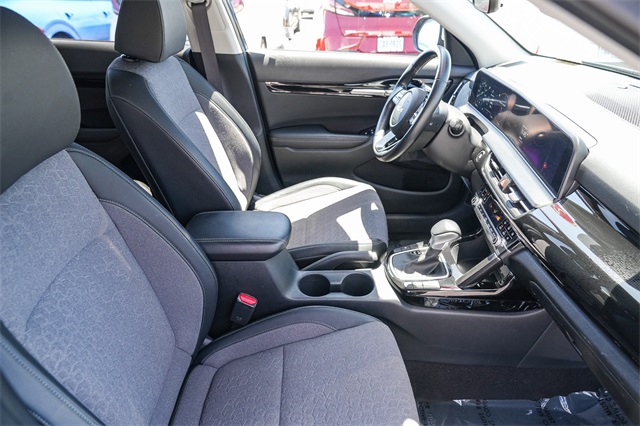 Vehicle image 14 of 27