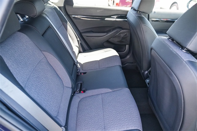 Vehicle image 12 of 27