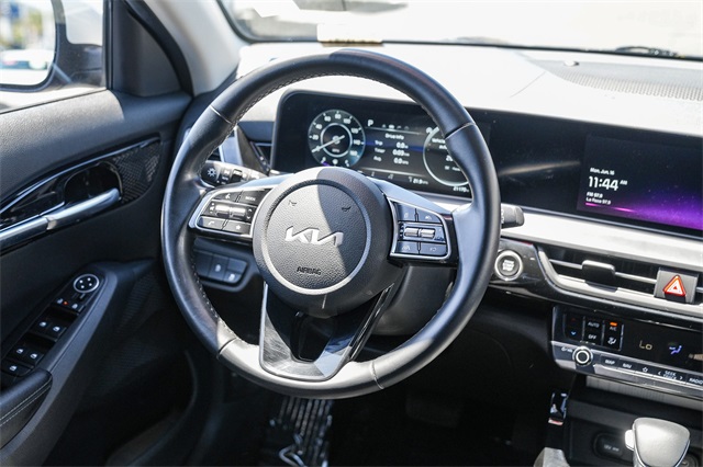 Vehicle image 16 of 27