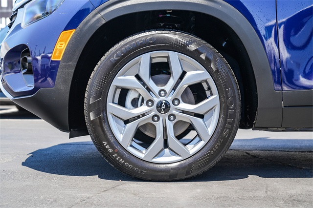 Vehicle image 10 of 27