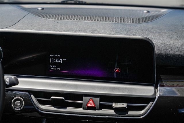 Vehicle image 22 of 27